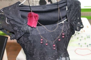 collier plume